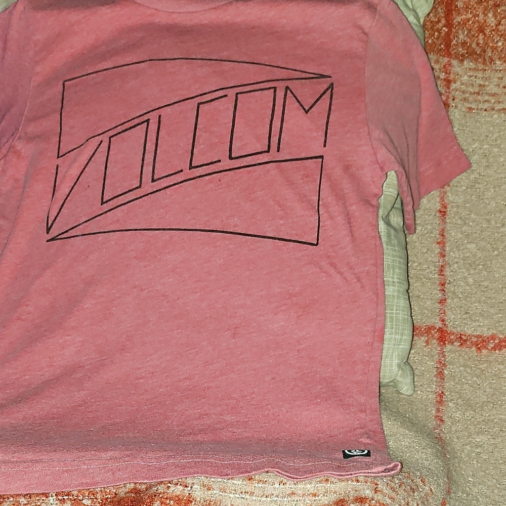 EUC Youth Volcom Graphic Tee in Reddish-Pink